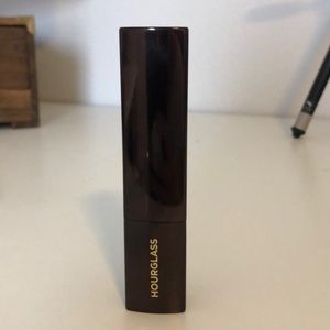 Hourglass Vanish Stick